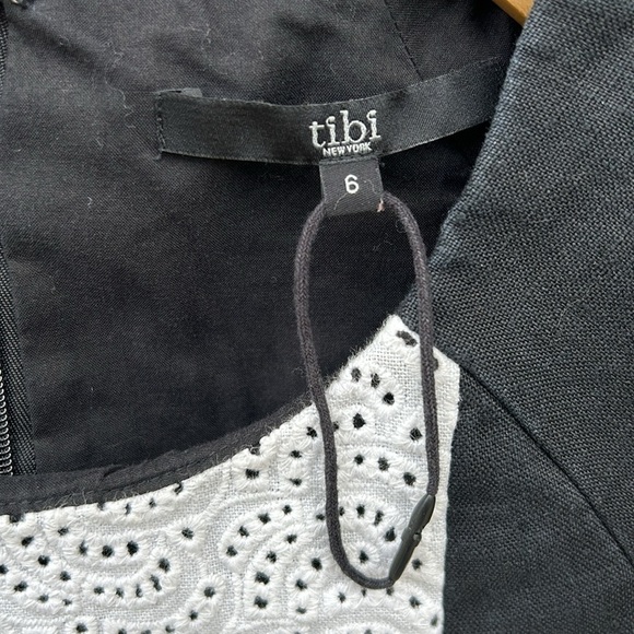 Tibi Carey Cap Sleeve Embroidered Linen Dress Black With White Eyelet Lace Sz 6 - Picture 3 of 5